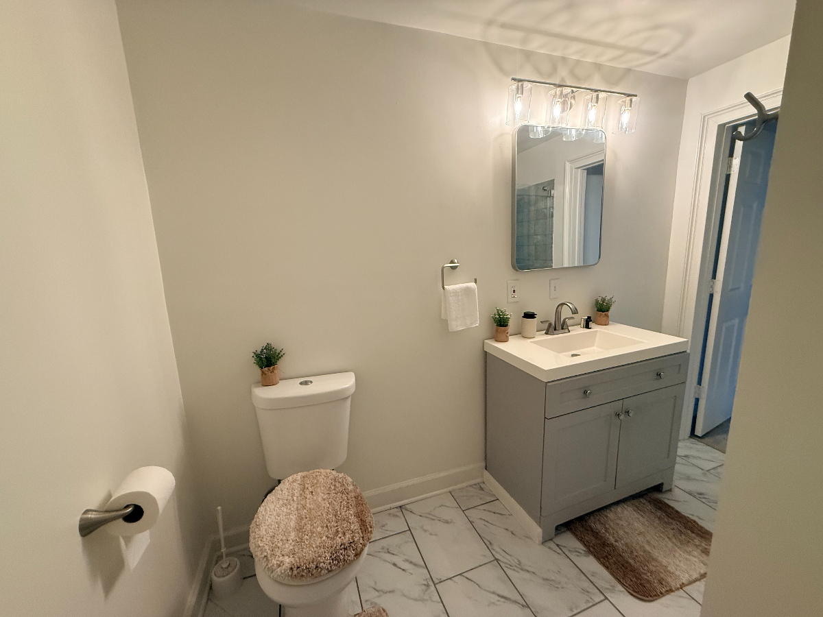 5 Minutes to UPMC & AHN - Spacious 5BR Furnished Home in Bellevue - Photo 4
