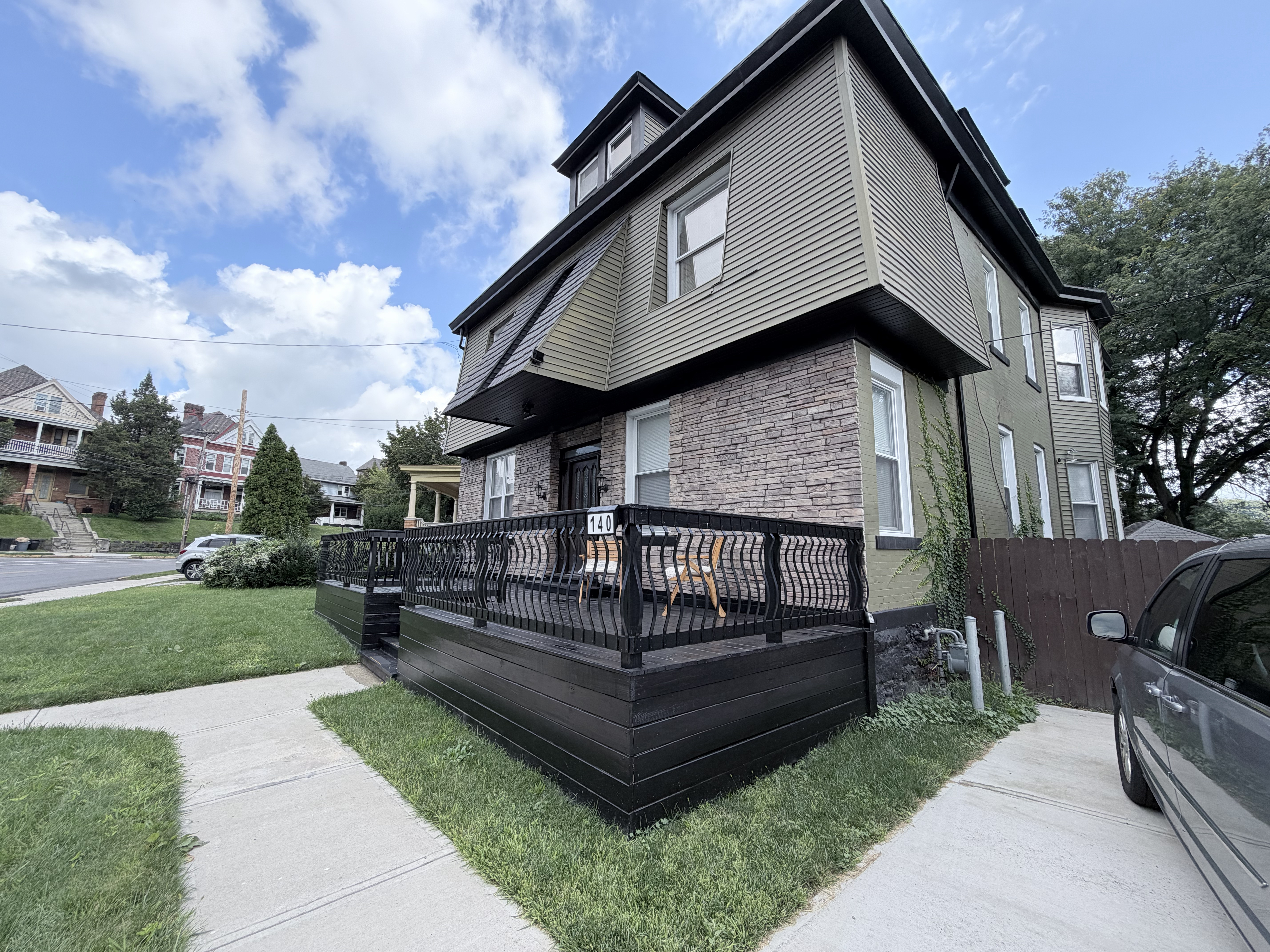 5 Minutes to UPMC & AHN - Spacious 5BR Furnished Home in Bellevue - Photo 11