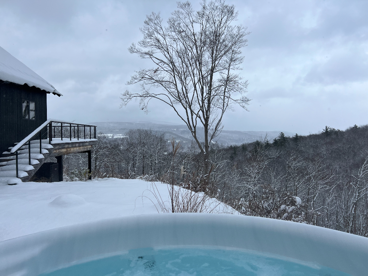 Secluded Mountain Getaway w/ Views & Hot Tub - Photo 11