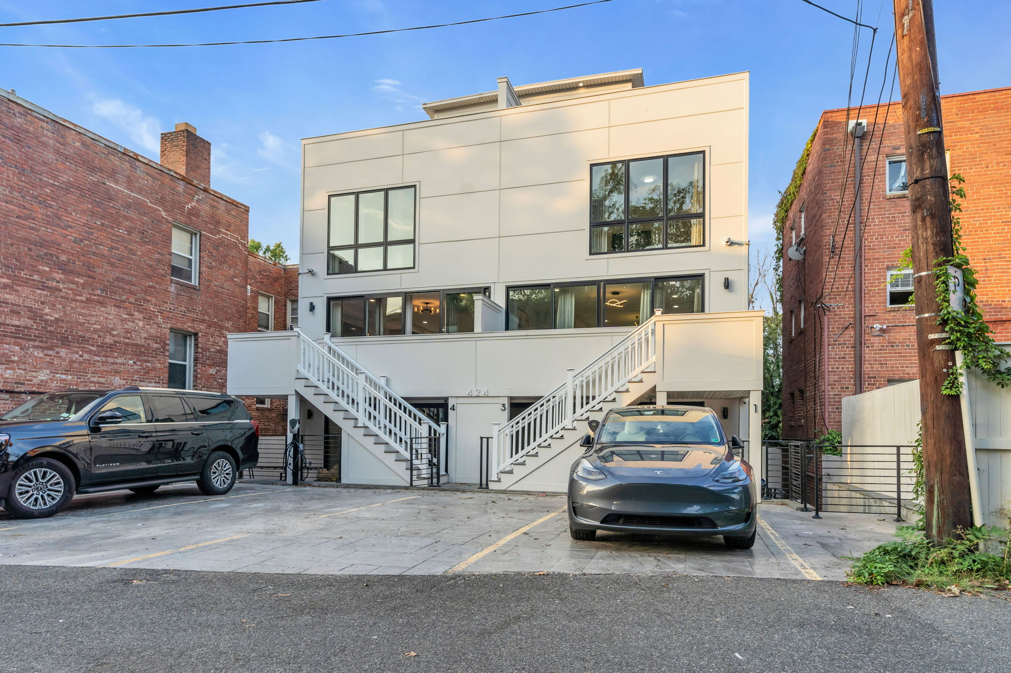 Luxury Penthouse with Private Roof Deck - Photo 2