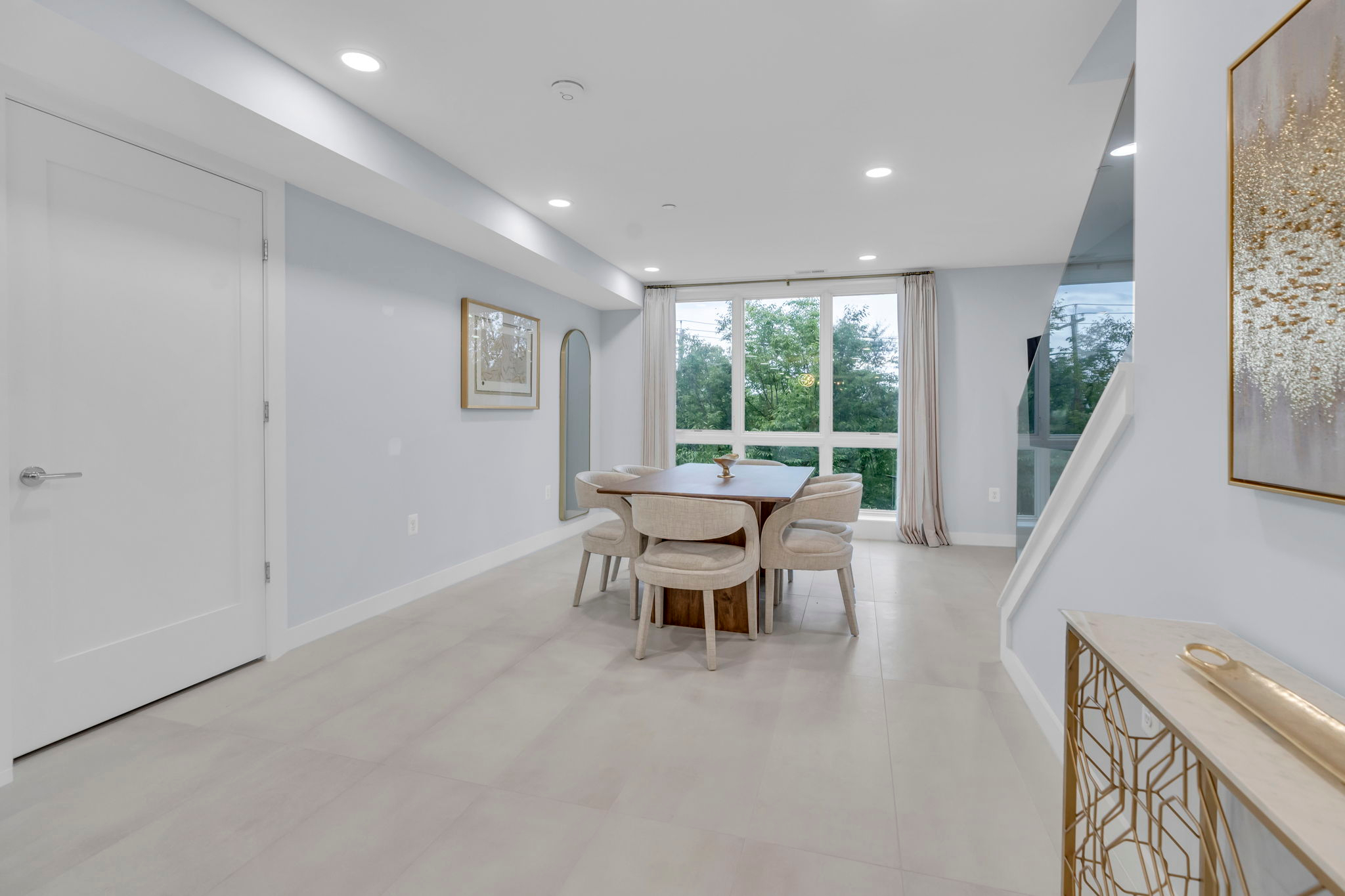 Luxury Penthouse with Private Roof Deck - Photo 11