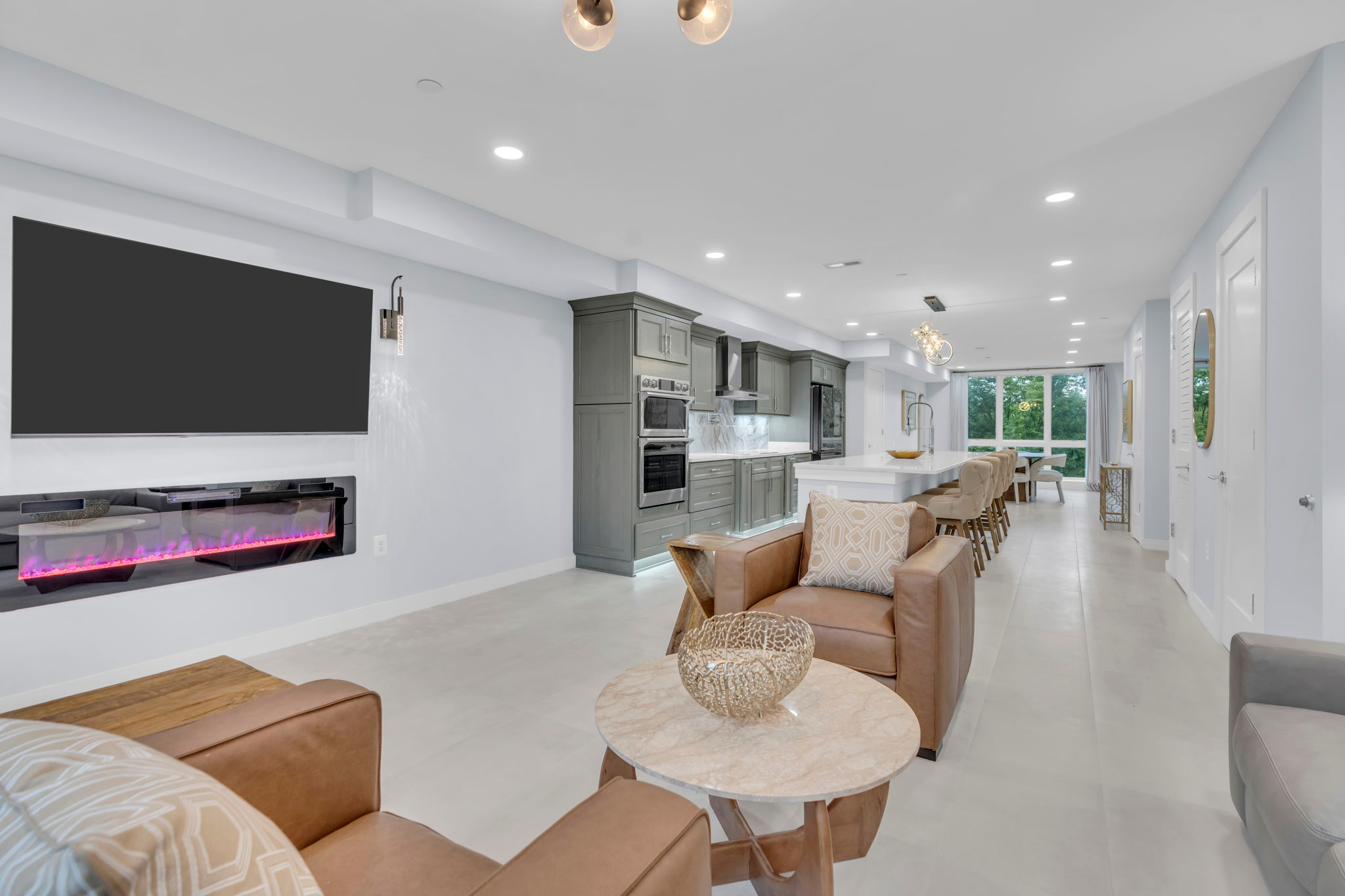 Luxury Penthouse with Private Roof Deck - Photo 9