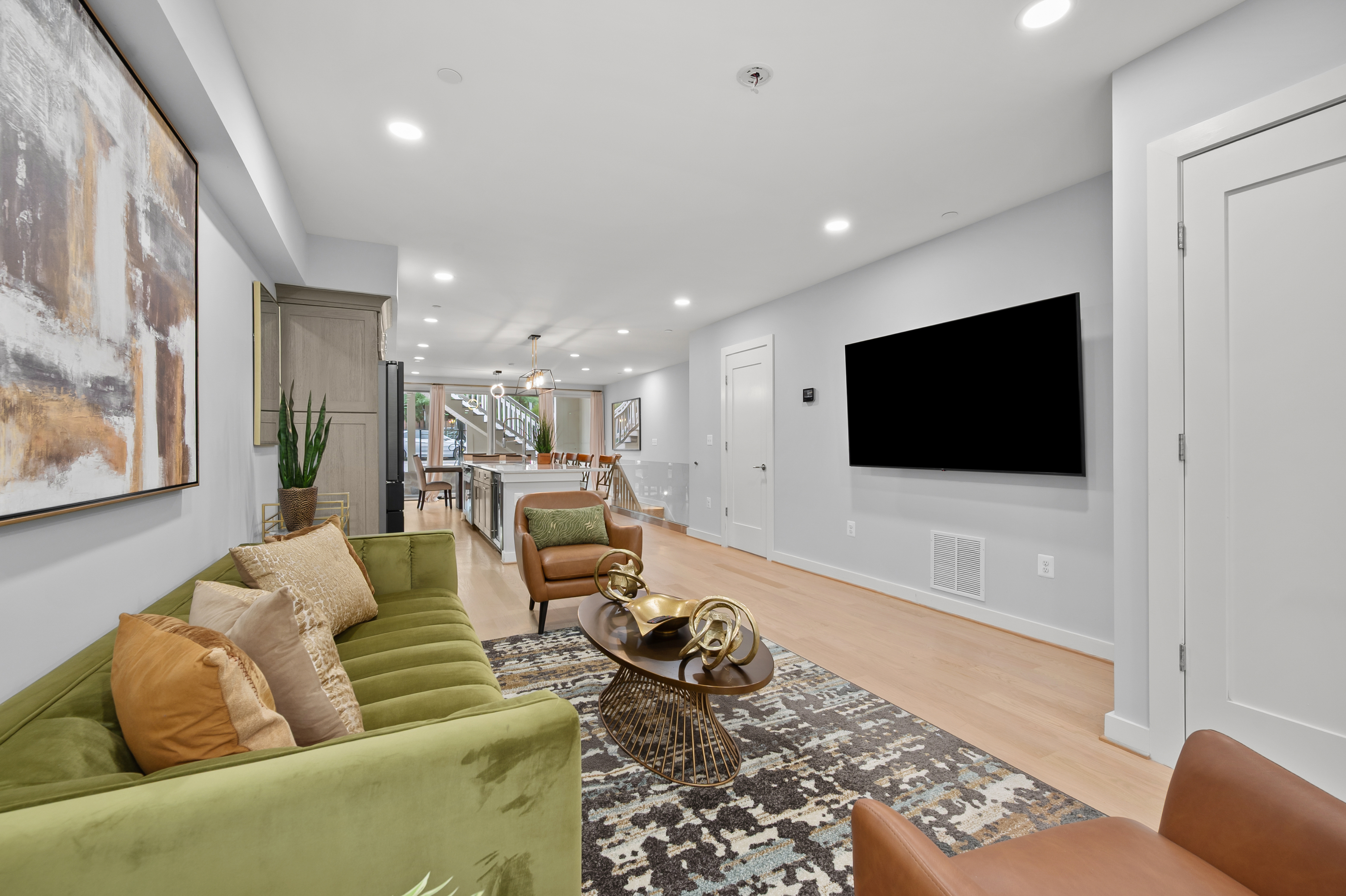 Luxury Penthouse with Private Roof Deck - Photo 1