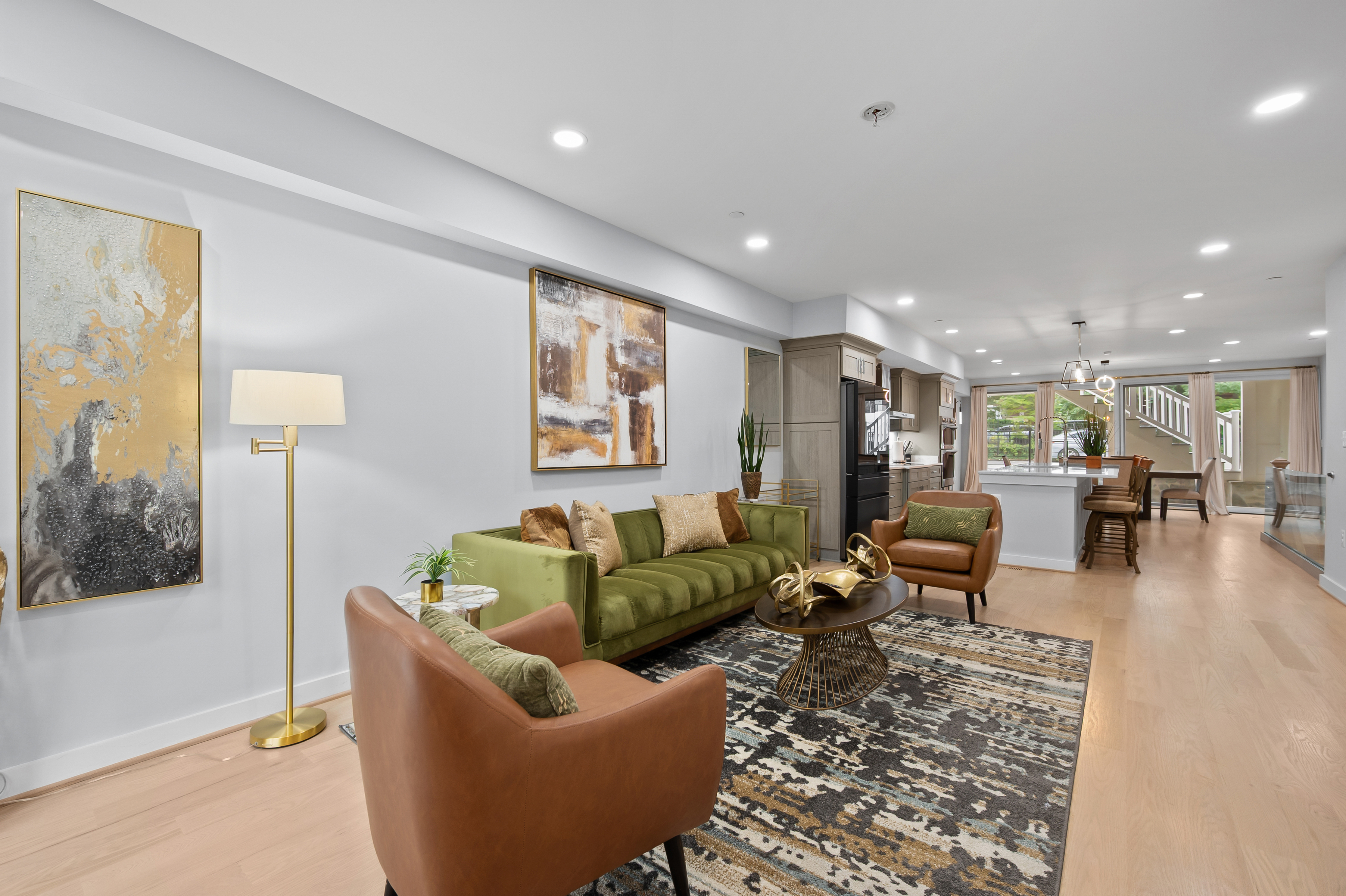Luxury Penthouse with Private Roof Deck - Photo 5