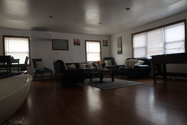 Bright 3-Bedroom Apartment Open Living & Backyard Access - Photo 11