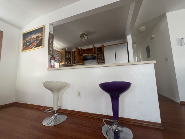Bright 3-Bedroom Apartment Open Living & Backyard Access - Photo 10