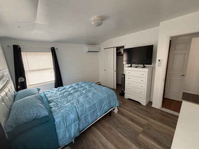Bright 3-Bedroom Apartment Open Living & Backyard Access - Photo 12