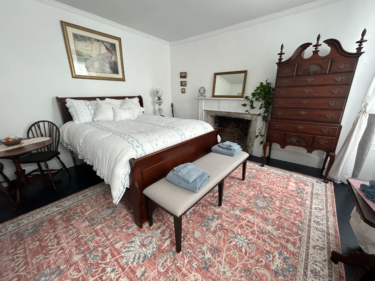 Spacious 3BR Furnished Home | Healthcare Professionals Welcome - Photo 2
