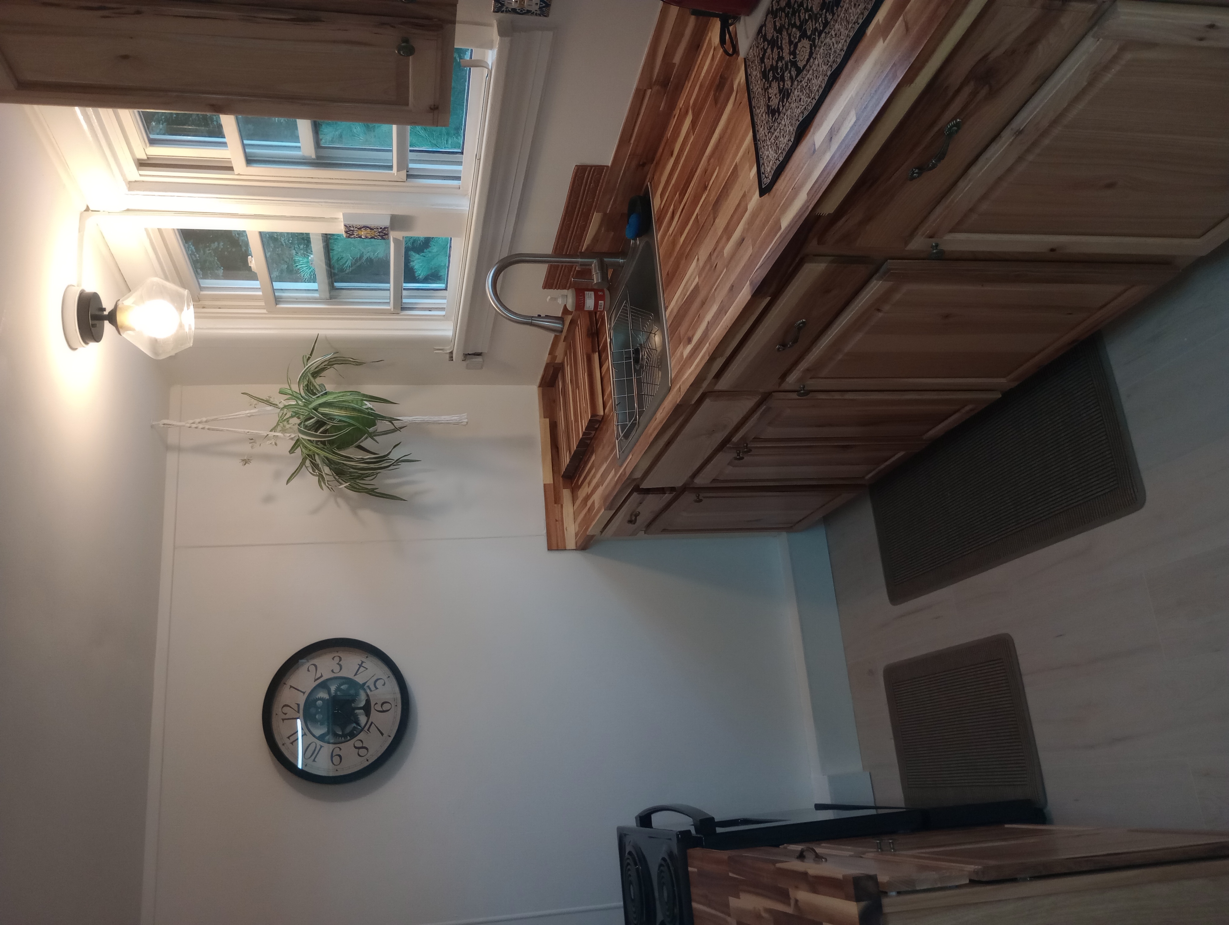 A New Orleans Style Home in Quiet Upstairs Flat - Photo 8
