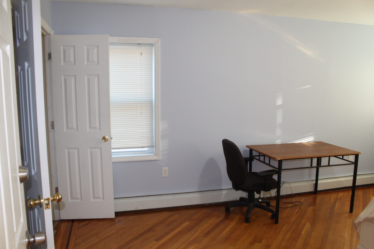 Spacious 1BR Near UBS Arena | 2 Min Walk to LIRR | Parking & Utilities Included - Photo 2