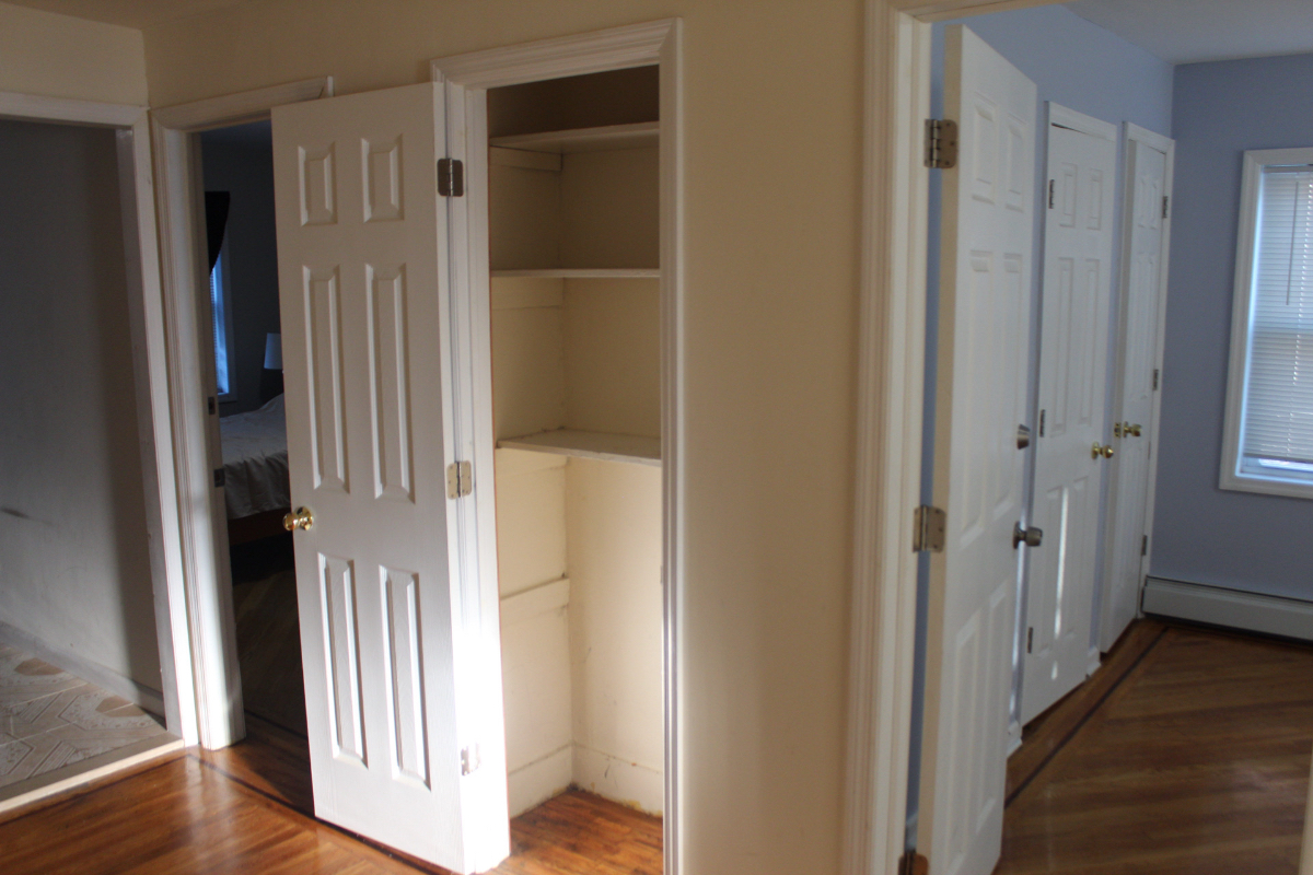 Spacious 1BR Near UBS Arena | 2 Min Walk to LIRR | Parking & Utilities Included - Photo 4