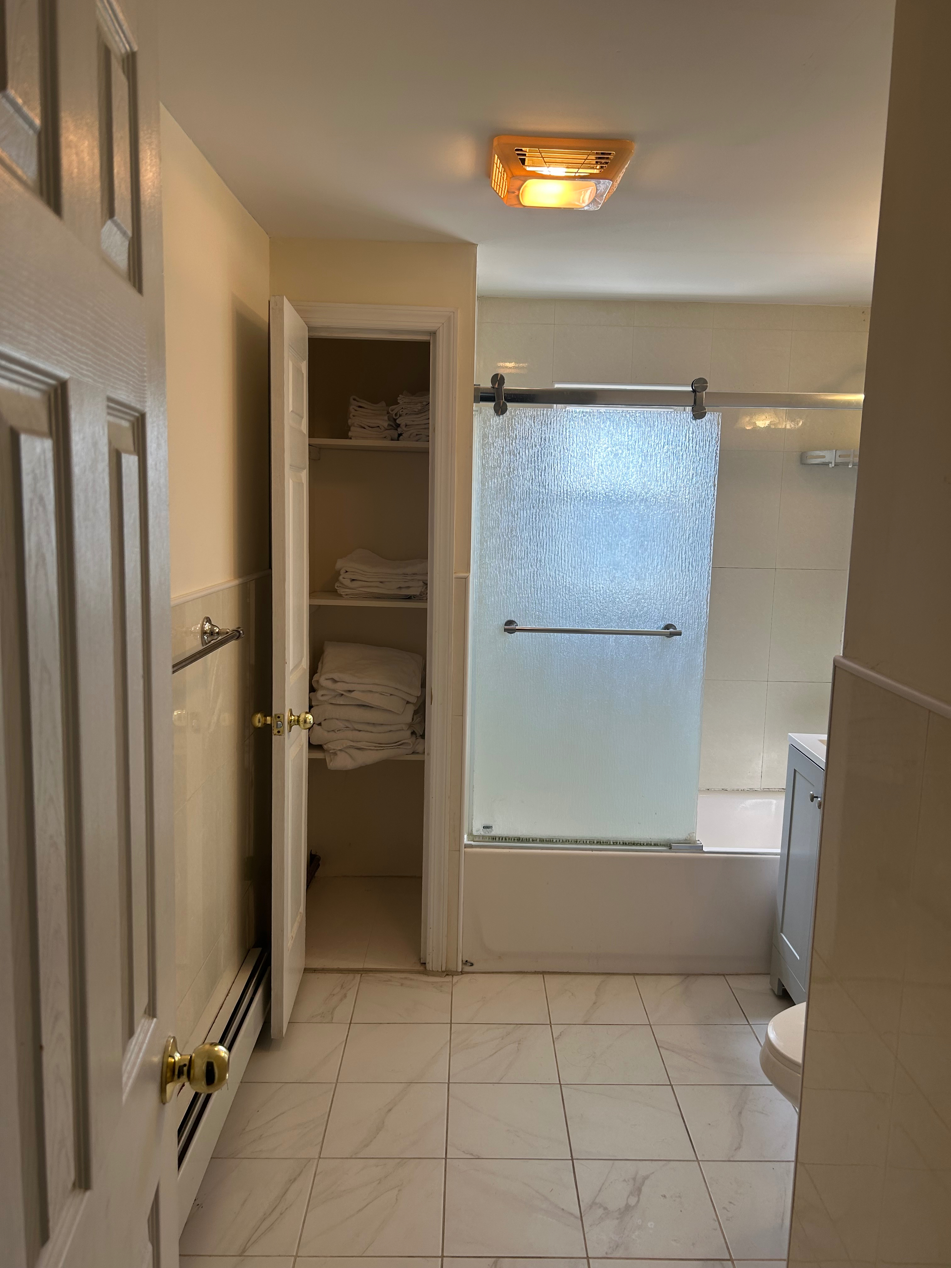Spacious 1BR Near UBS Arena | 2 Min Walk to LIRR | Parking & Utilities Included - Photo 5