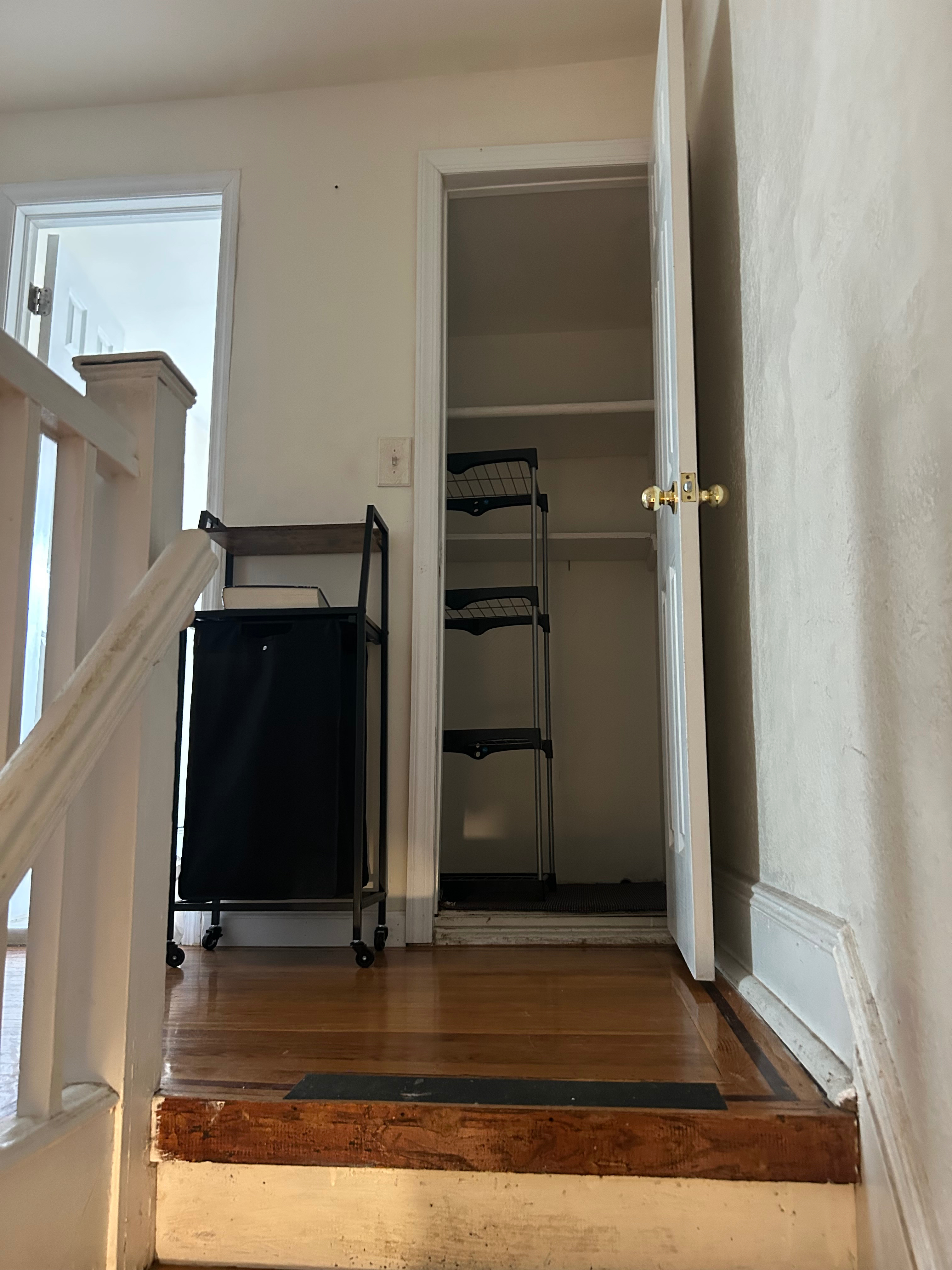 Spacious 1BR Near UBS Arena | 2 Min Walk to LIRR | Parking & Utilities Included - Photo 2