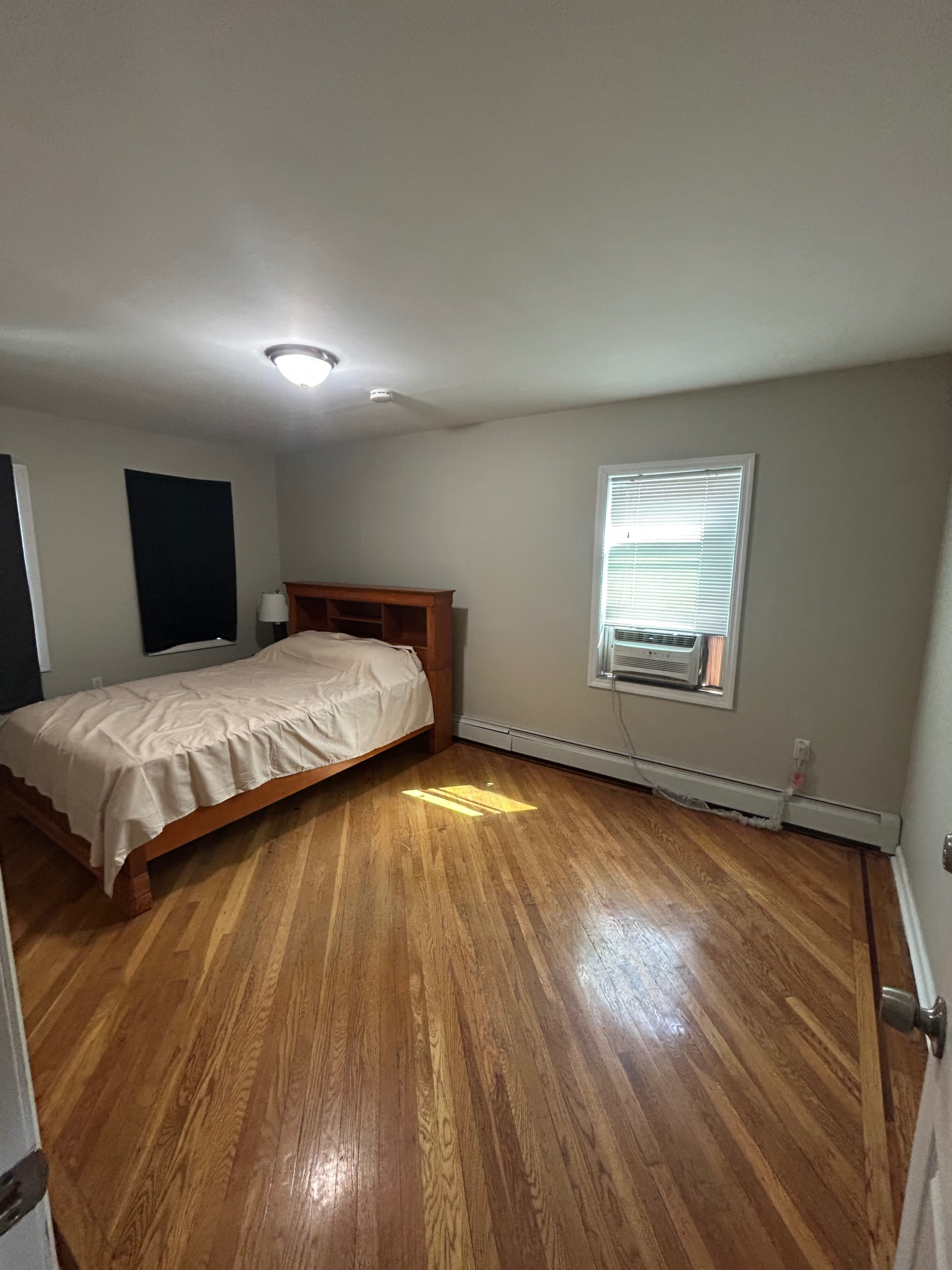 Spacious 1BR Near UBS Arena | 2 Min Walk to LIRR | Parking & Utilities Included - Photo 6