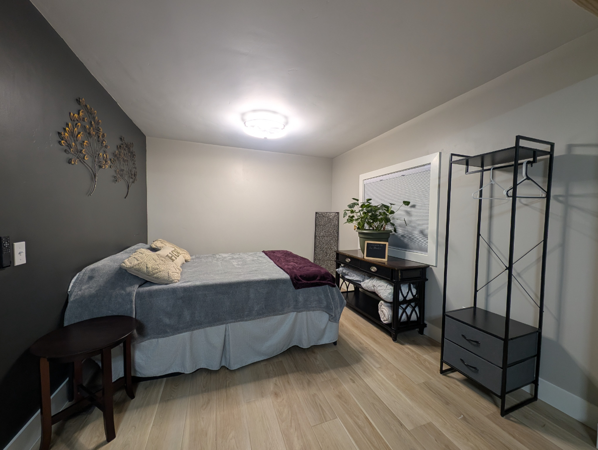 Newly remodeled pet friendly cozy studio - Photo 3