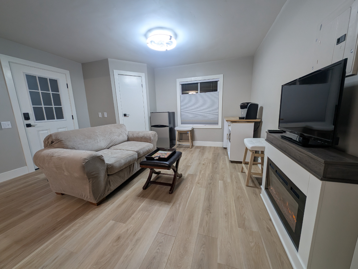 Newly remodeled pet friendly cozy studio - Photo 4