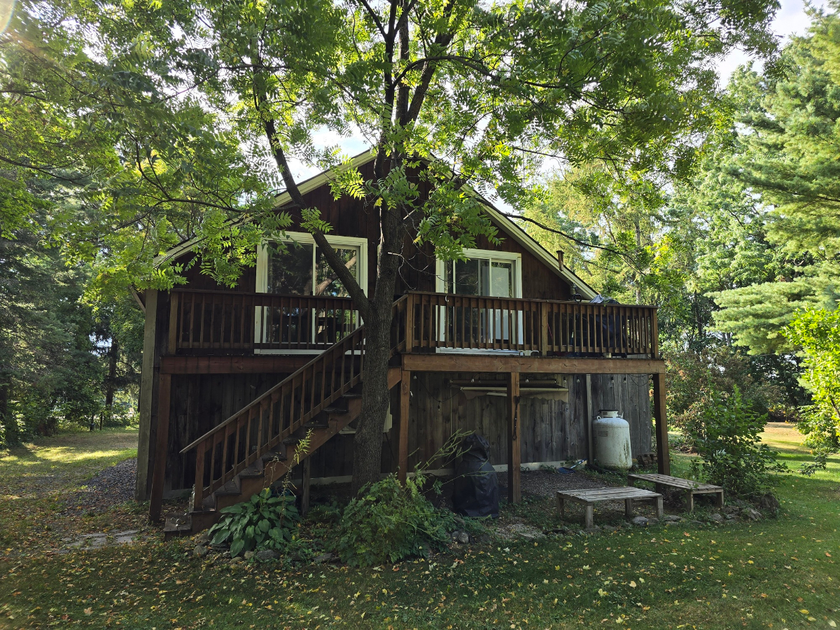 Fully Furnished 1BR Apt w/ Large Private Deck & Driveway Parking - Photo 5