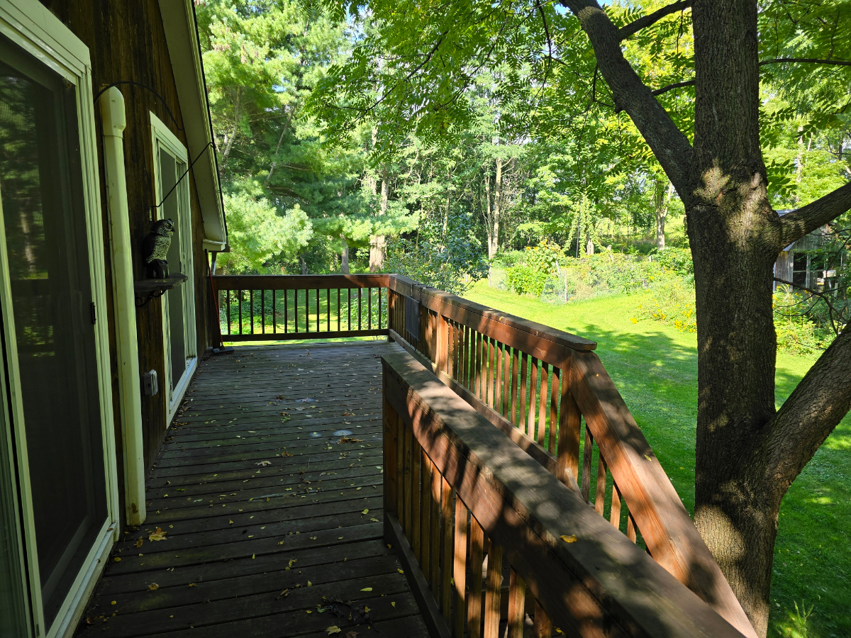 Fully Furnished 1BR Apt w/ Large Private Deck & Driveway Parking - Photo 6
