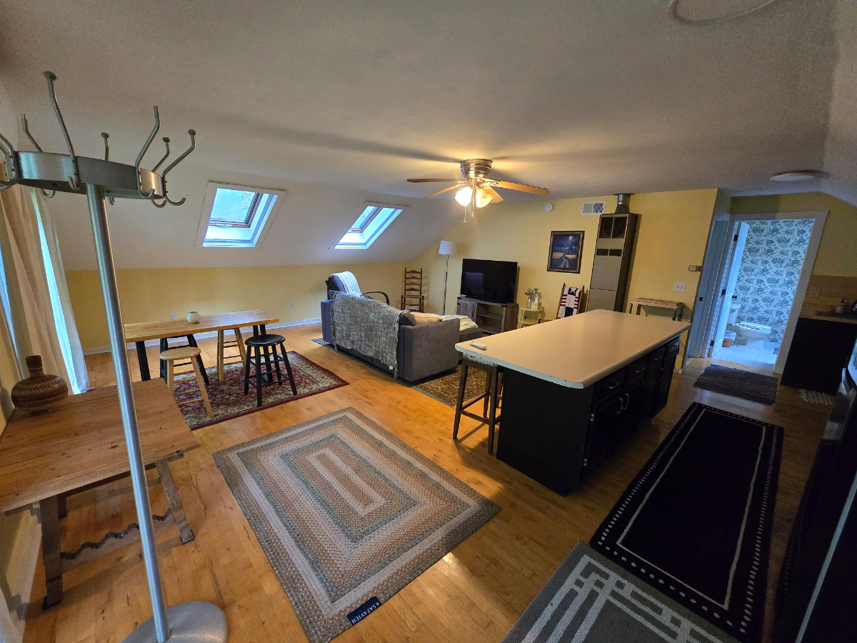 Fully Furnished 1BR Apt w/ Large Private Deck & Driveway Parking - Photo 2