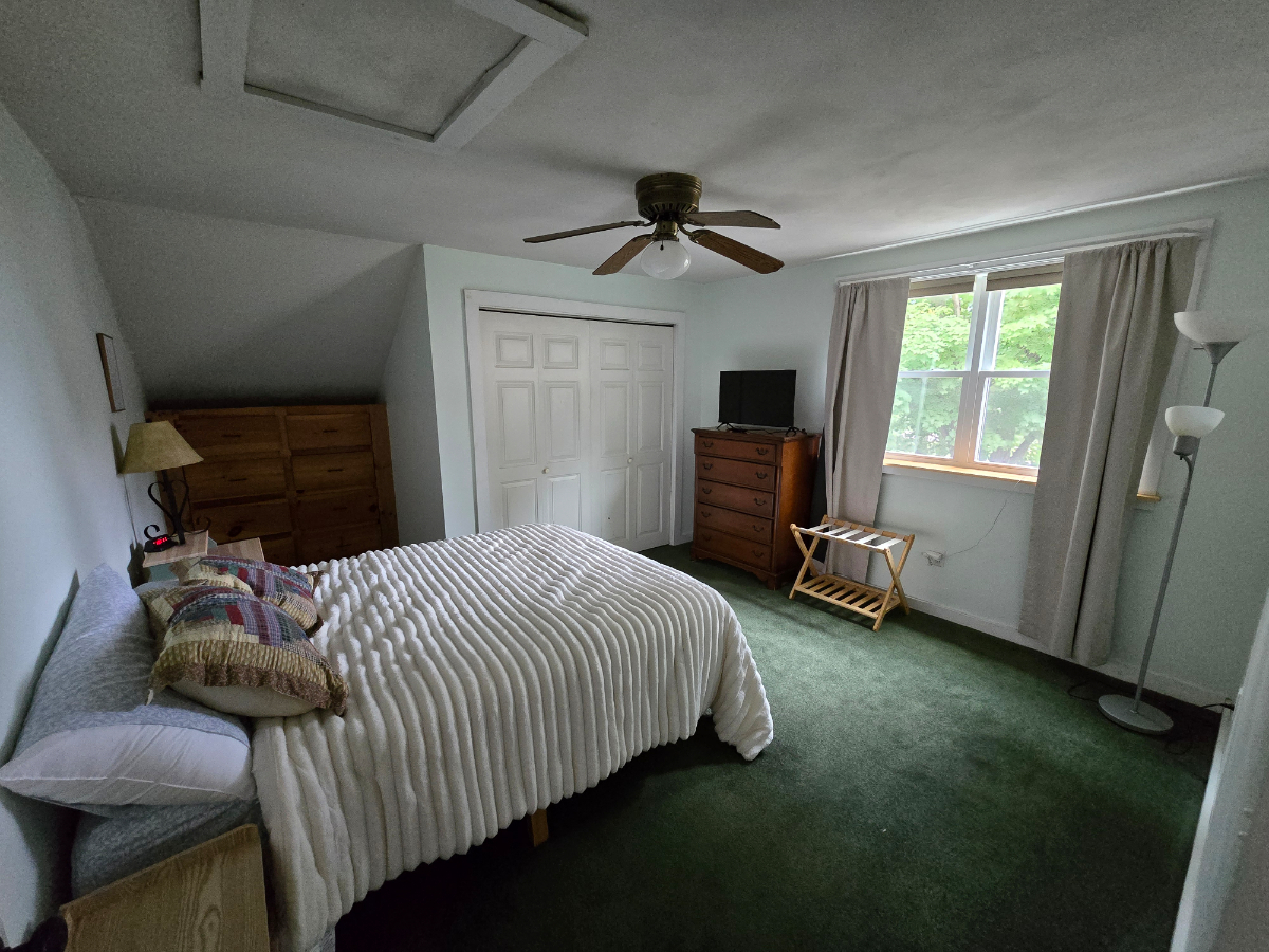 Fully Furnished 1BR Apt w/ Large Private Deck & Driveway Parking - Photo 4