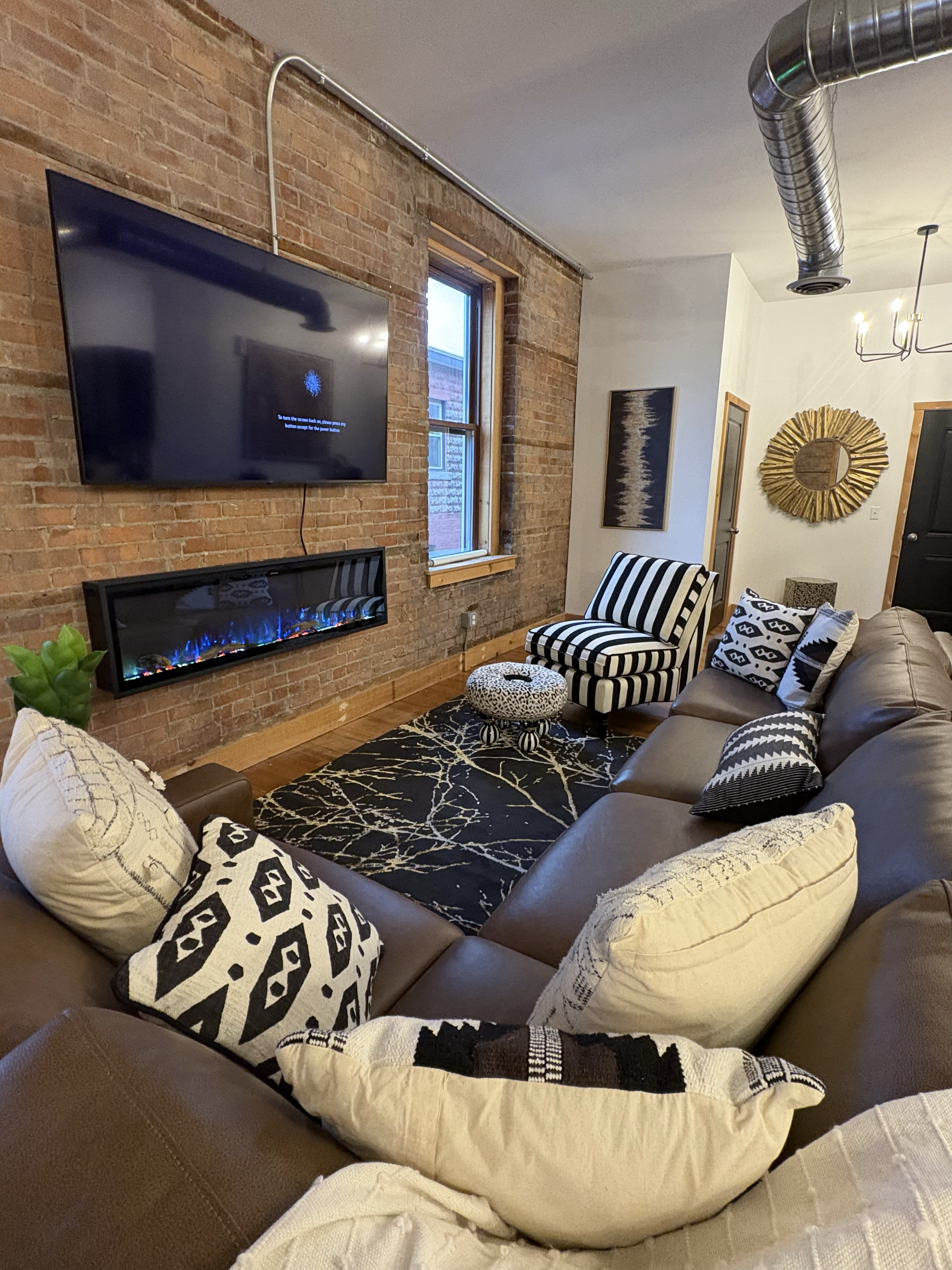 High End Loft in the Heart of the Village! - Photo 2