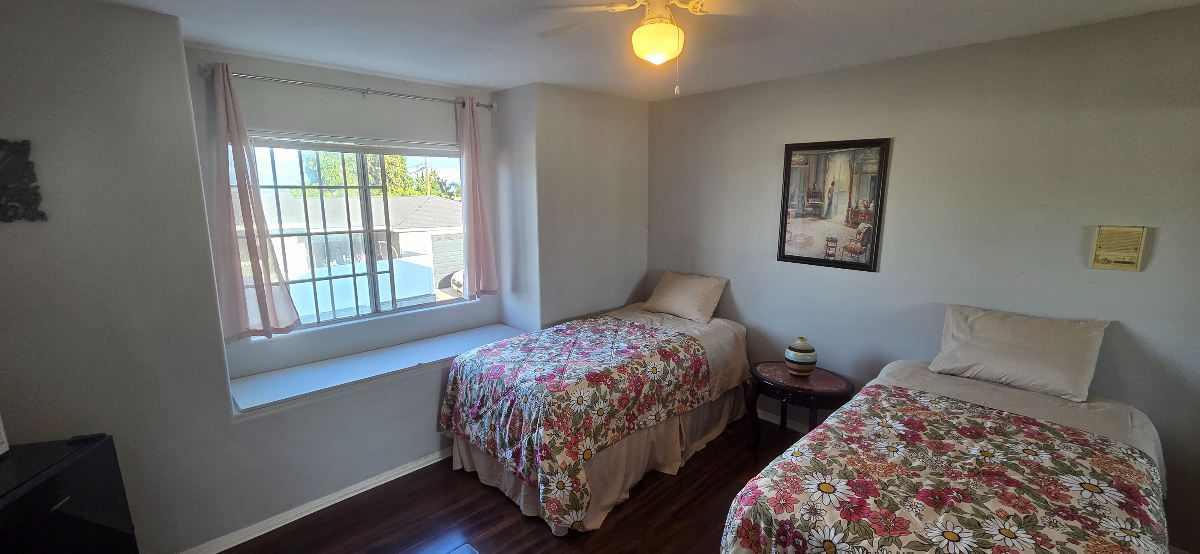 Private Furnished Room & Bath - Minutes from LAX & Beaches