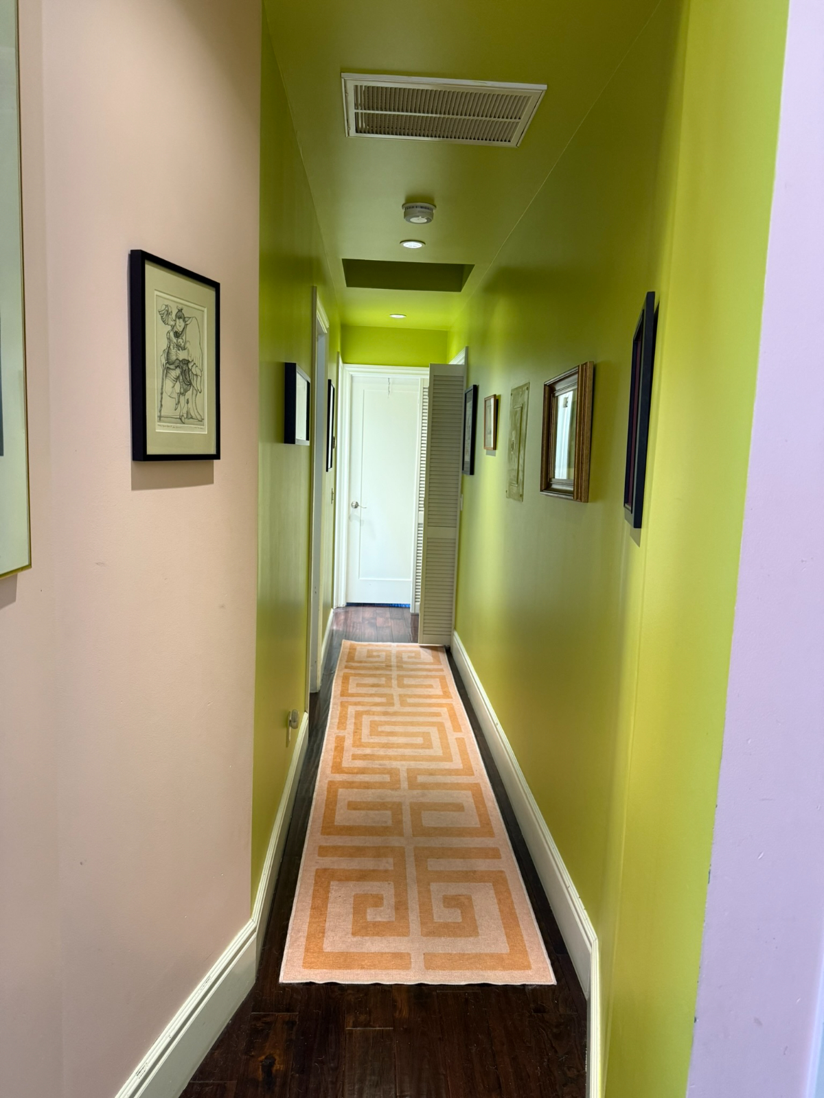 Sweet, cozy room in quirky, cute apartment close to everything in a vibrant and diverse neighborhood. - Photo 5