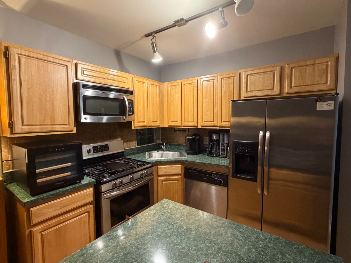 1.5 Bedroom 1 Bath Washer/Dryer Queens Walk-Up Pet Friendly - Photo 1