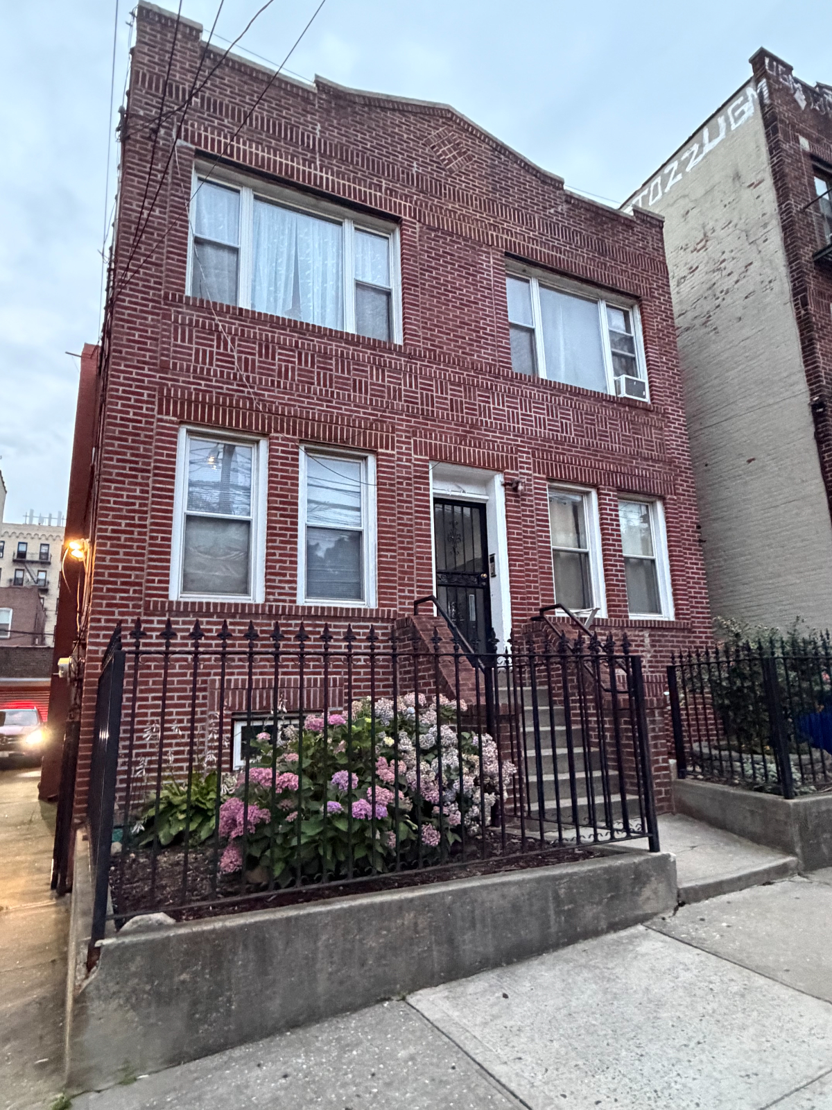1.5 Bedroom 1 Bath Washer/Dryer Queens Walk-Up Pet Friendly - Photo 3
