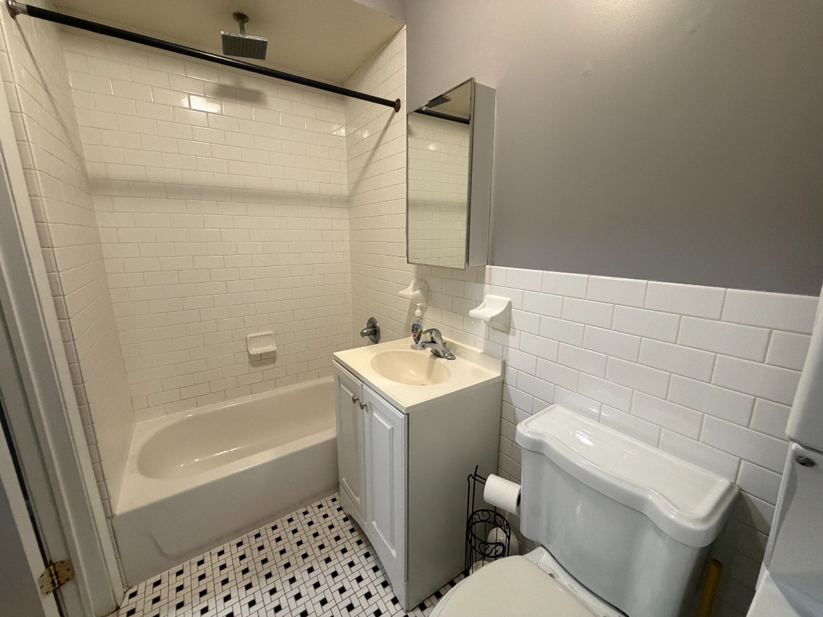 1.5 Bedroom  1 Bath  Washer/Dryer  Queens Walk-Up Pet Friendly - Photo 6