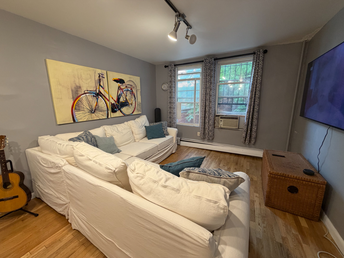 1.5 Bedroom  1 Bath  Washer/Dryer  Queens Walk-Up Pet Friendly - Photo 7