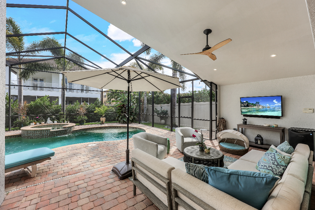 Naples Park 3BR | Private Pool & Spa | Near Vanderbilt Beach | 2 King Beds | Fully Furnished - Photo 2