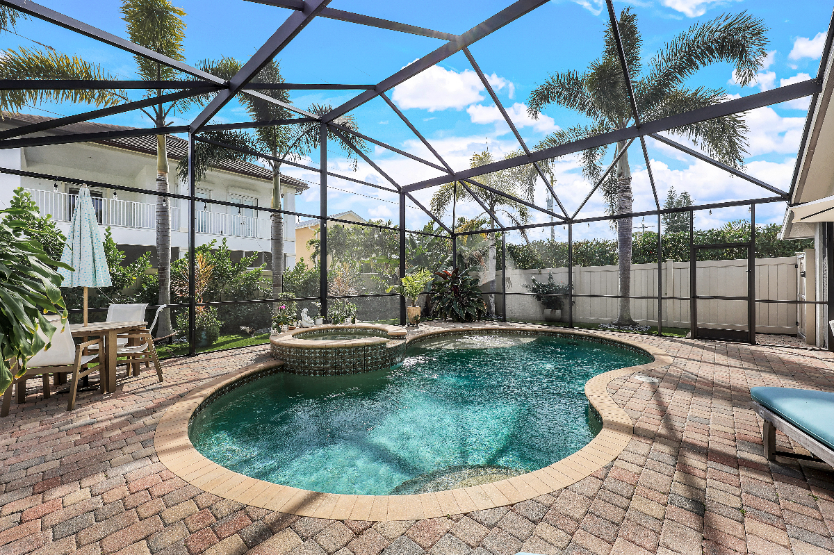 Naples Park 3BR | Private Pool & Spa | Near Vanderbilt Beach | 2 King Beds | Fully Furnished