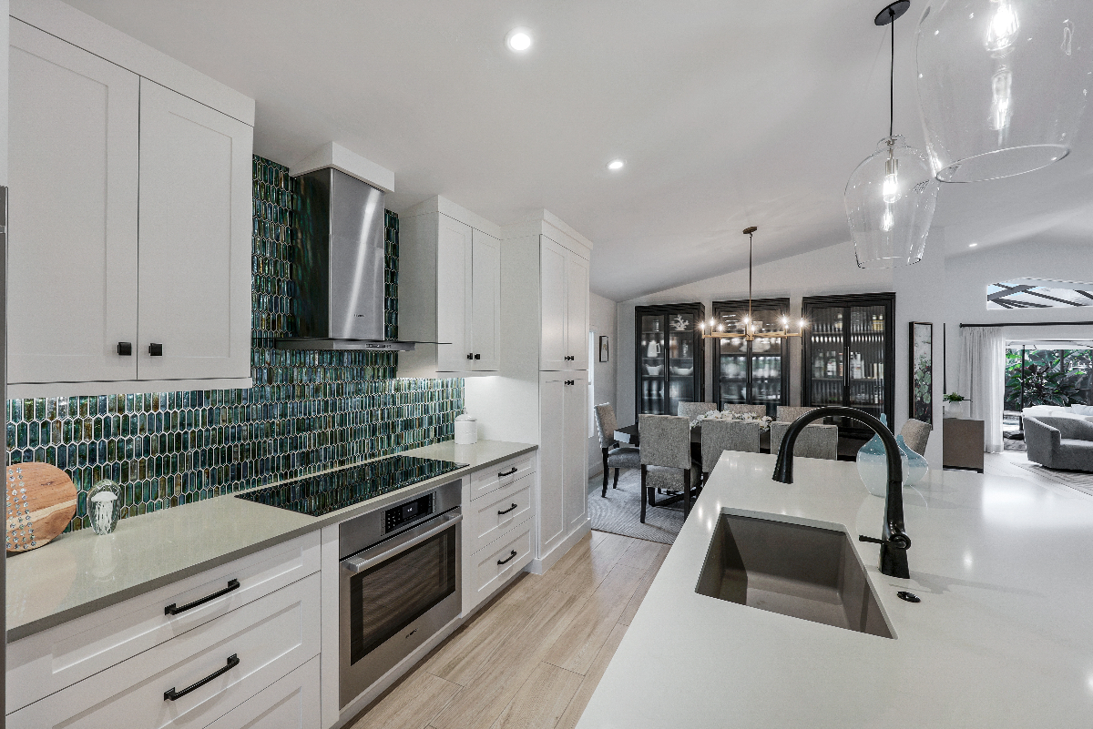Naples Park 3BR | Private Pool & Spa | Near Vanderbilt Beach | 2 King Beds | Fully Furnished - Photo 3