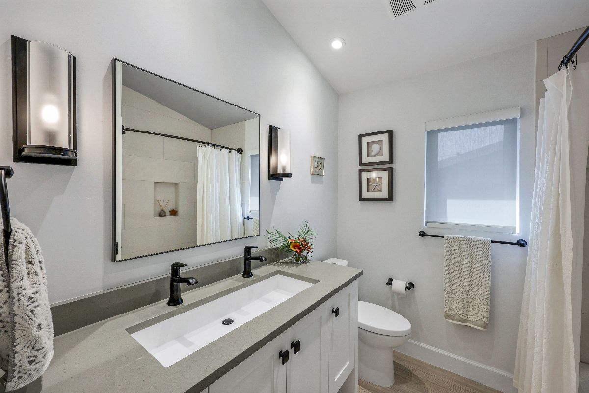 Naples Park 3BR | Private Pool & Spa | Near Vanderbilt Beach | 2 King Beds | Fully Furnished - Photo 10