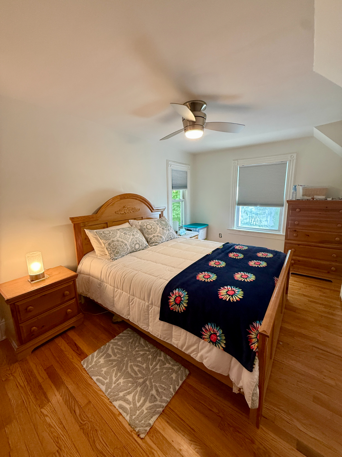 Recently renovated bright 2 bedroom wood floors. Short walk to all publictransport and town. - Photo 4