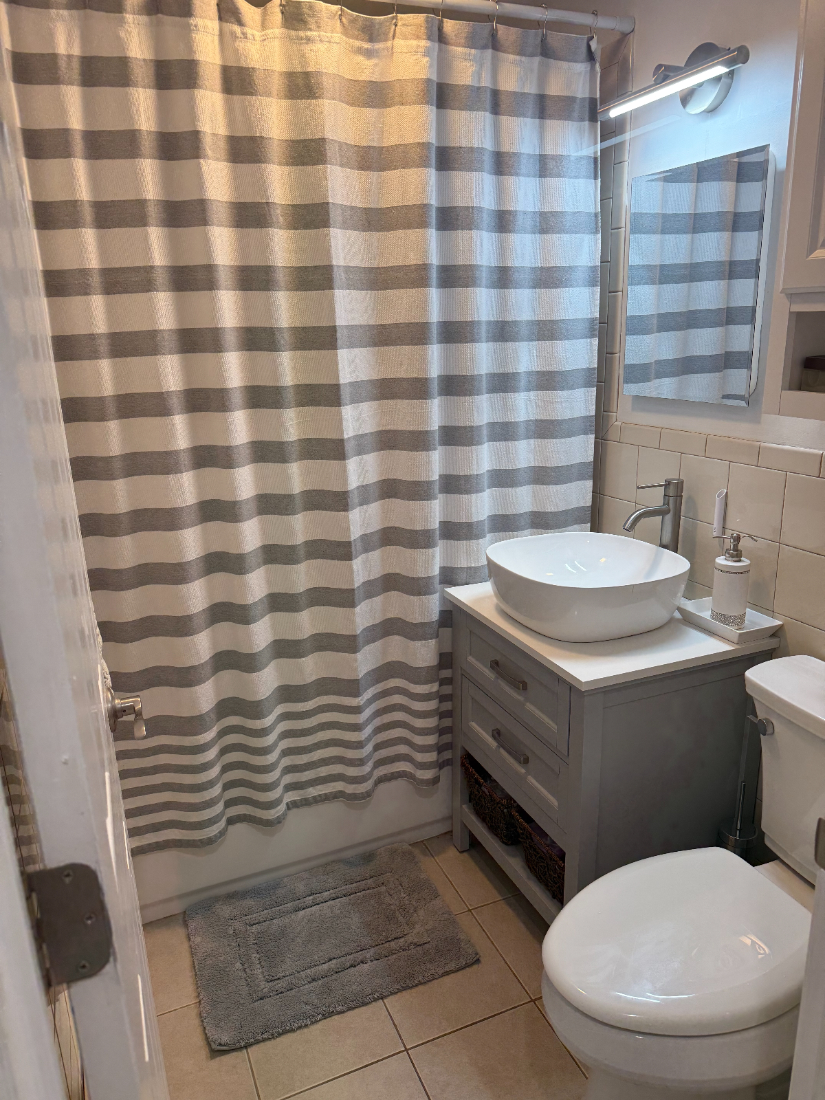 Recently renovated bright 2 bedroom wood floors. Short walk to all publictransport and town. - Photo 5