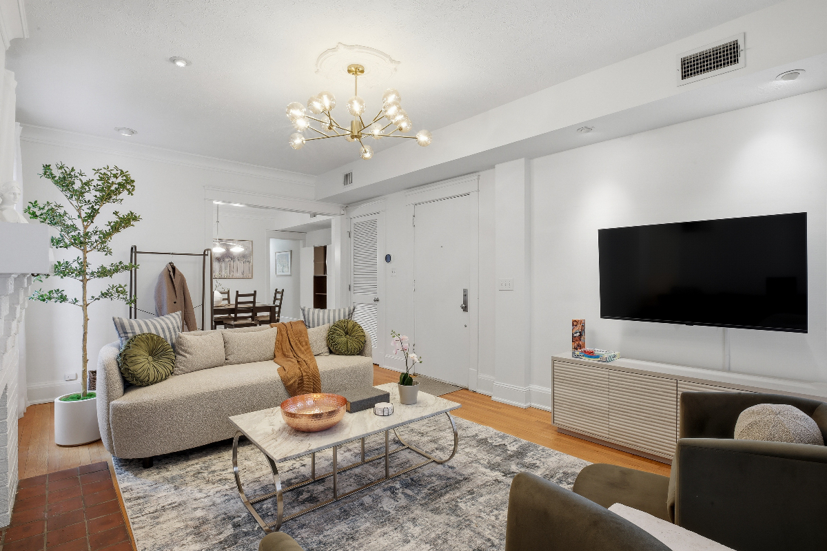 2BR/2BA Apartment with Balcony, Workspace & Covered Parking - Photo 3