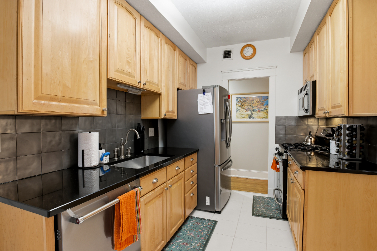 2BR/2BA Apartment with Balcony, Workspace & Covered Parking - Photo 9