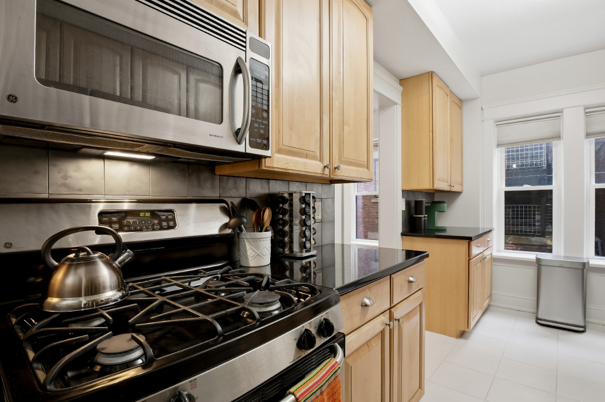 2BR/2BA Apartment with Balcony, Workspace & Covered Parking - Photo 10