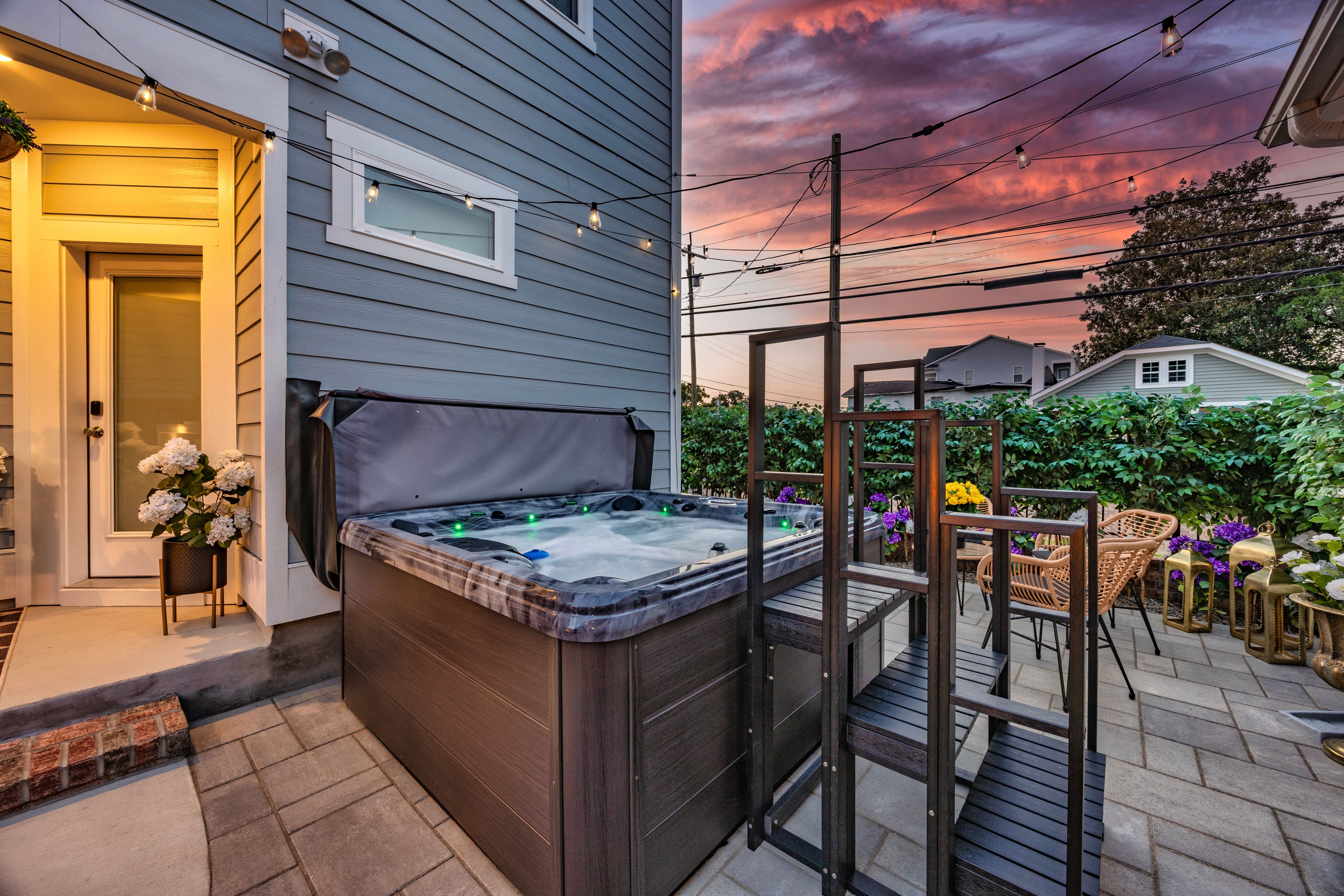 The Savoy | Art Deco Luxury + Hot Tub - Photo 7