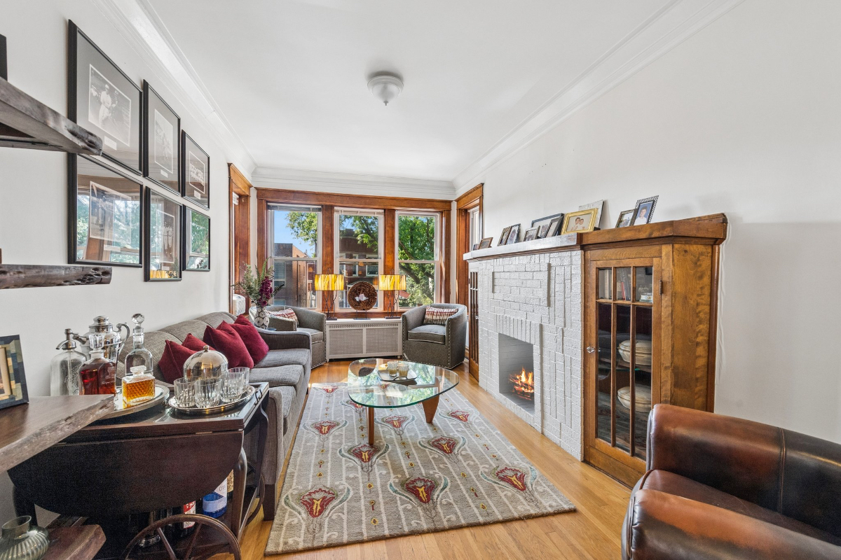 Vintage Two Bedroom Apartment on a Beautiful Tree-Lined Street in Lincoln Square - Photo 7