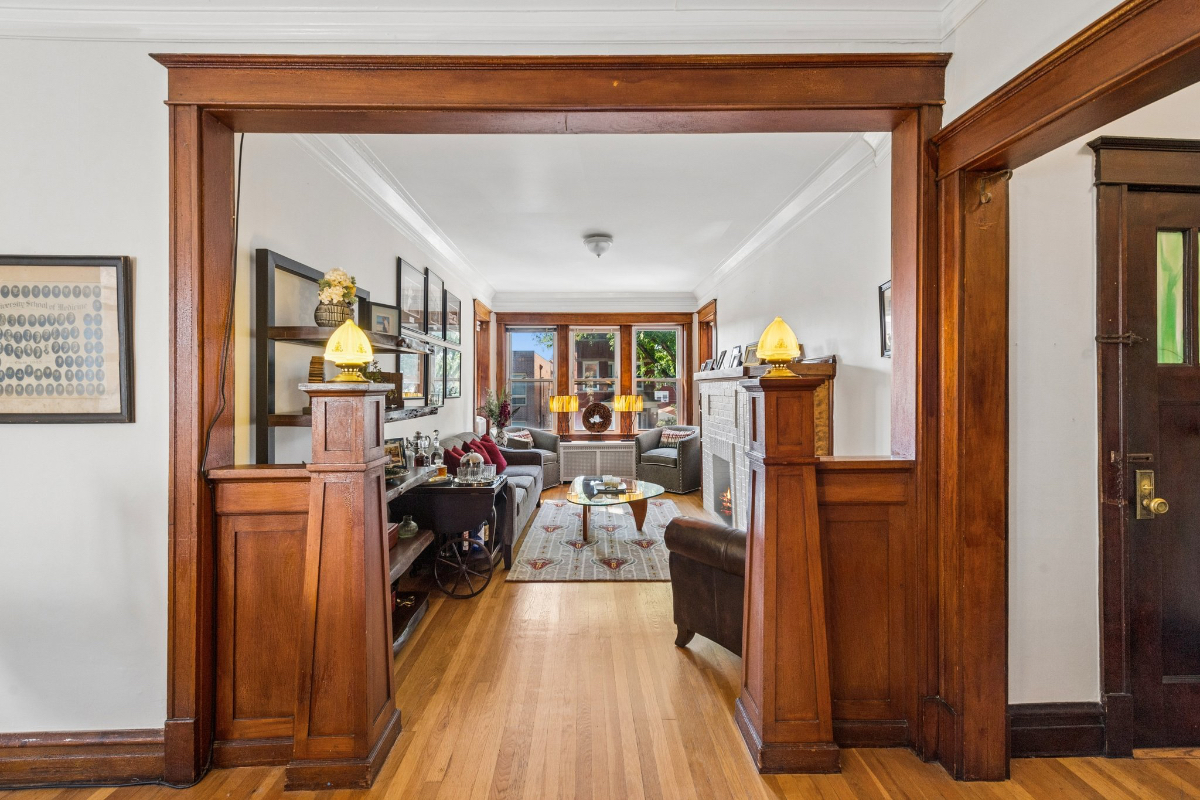 Vintage Two Bedroom Apartment on a Beautiful Tree-Lined Street in Lincoln Square - Photo 4