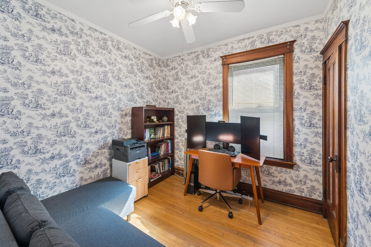 Vintage Two Bedroom Apartment on a Beautiful Tree-Lined Street in Lincoln Square - Photo 10