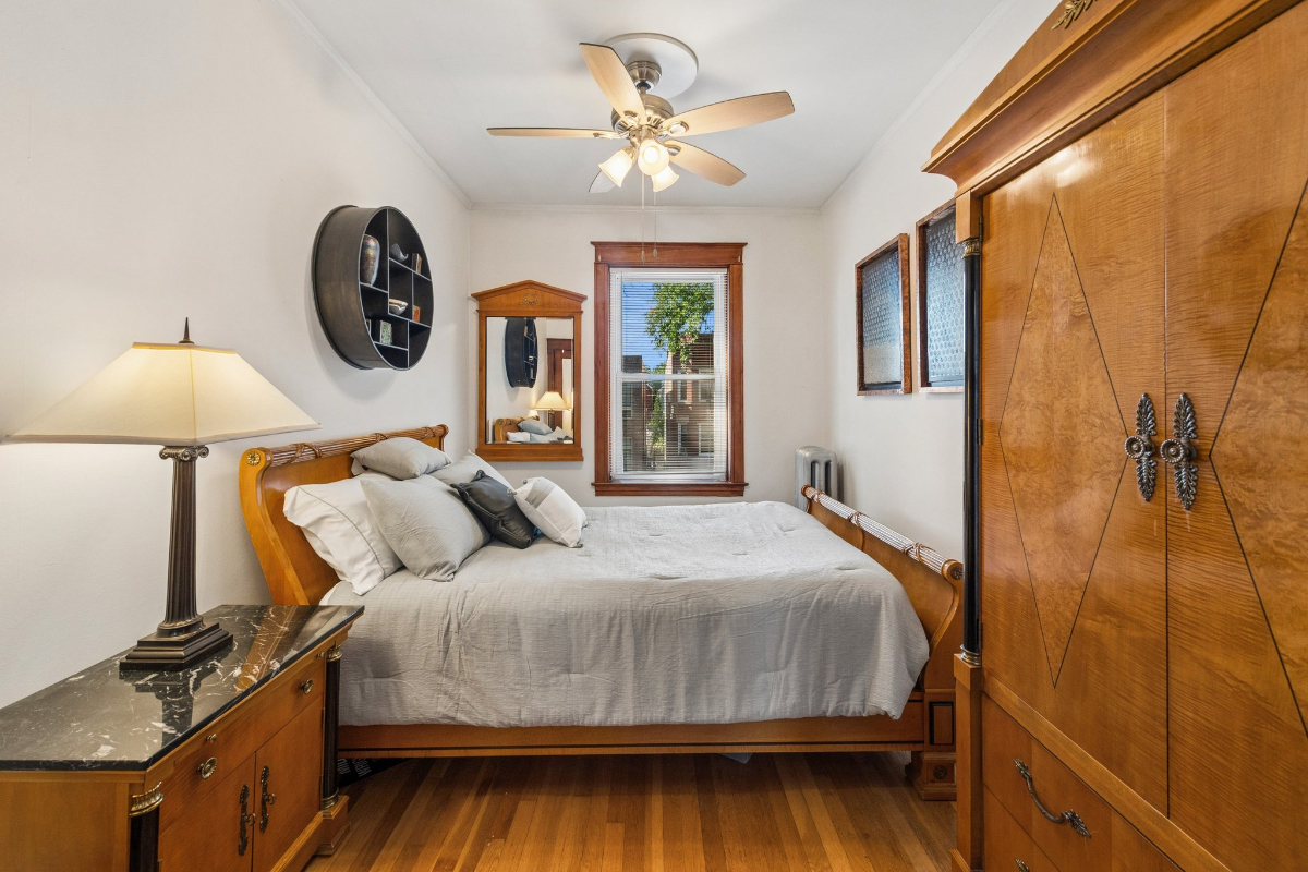 Vintage Two Bedroom Apartment on a Beautiful Tree-Lined Street in Lincoln Square - Photo 8
