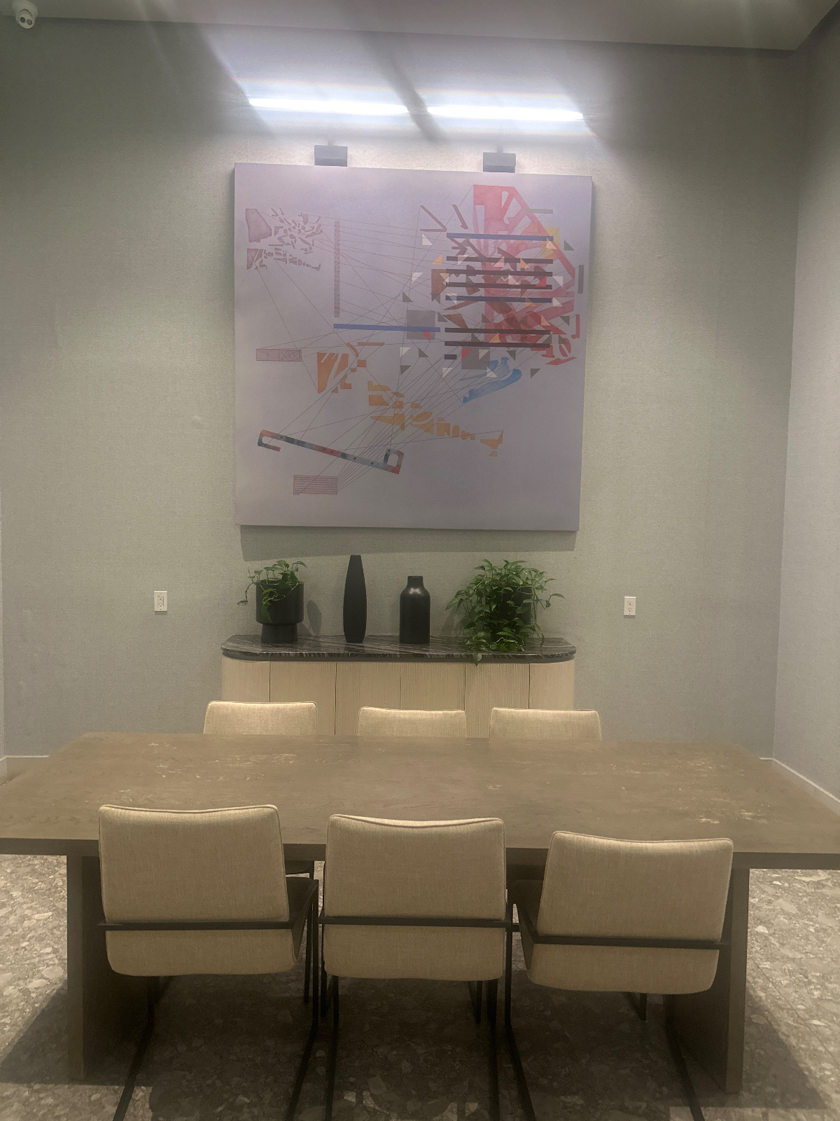 Bright Furnished Private Room With Full Kitchen Access, Spacious Living Area And Thoughtful Building - Photo 7