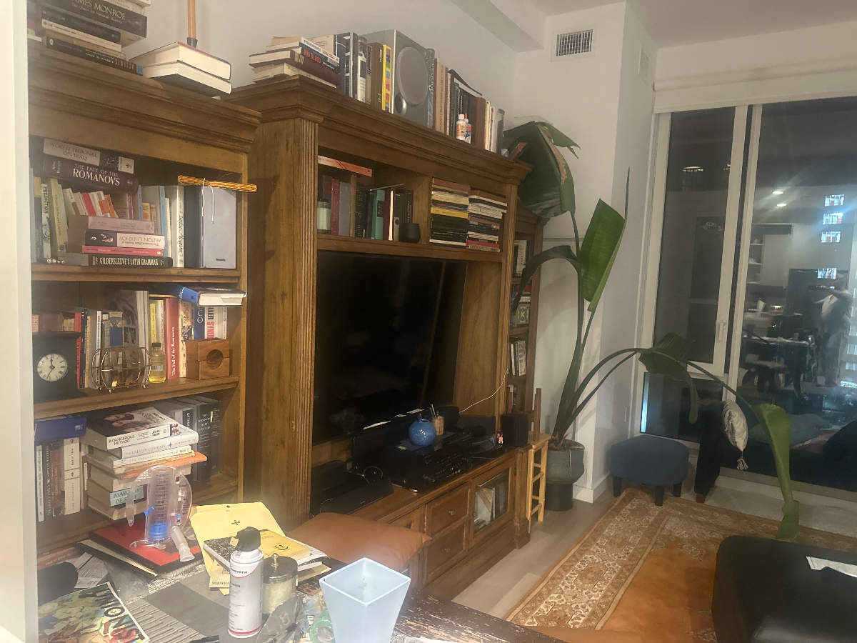 Bright Furnished Private Room With Full Kitchen Access, Spacious Living Area And Thoughtful Building - Photo 12