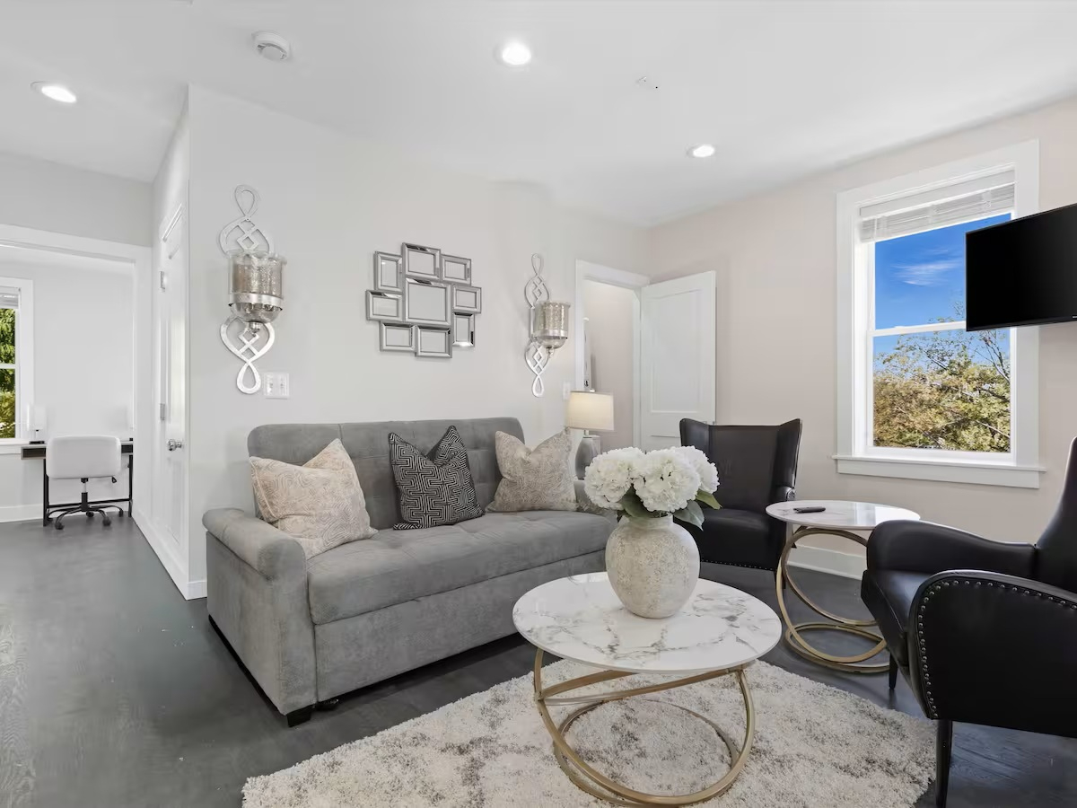 Fully Furnished Petworth-Area 2BR | Dedicated Workspace & Easy Commute - Photo 2