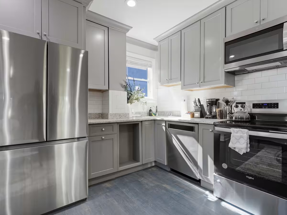 Fully Furnished Petworth-Area 2BR | Dedicated Workspace & Easy Commute - Photo 3