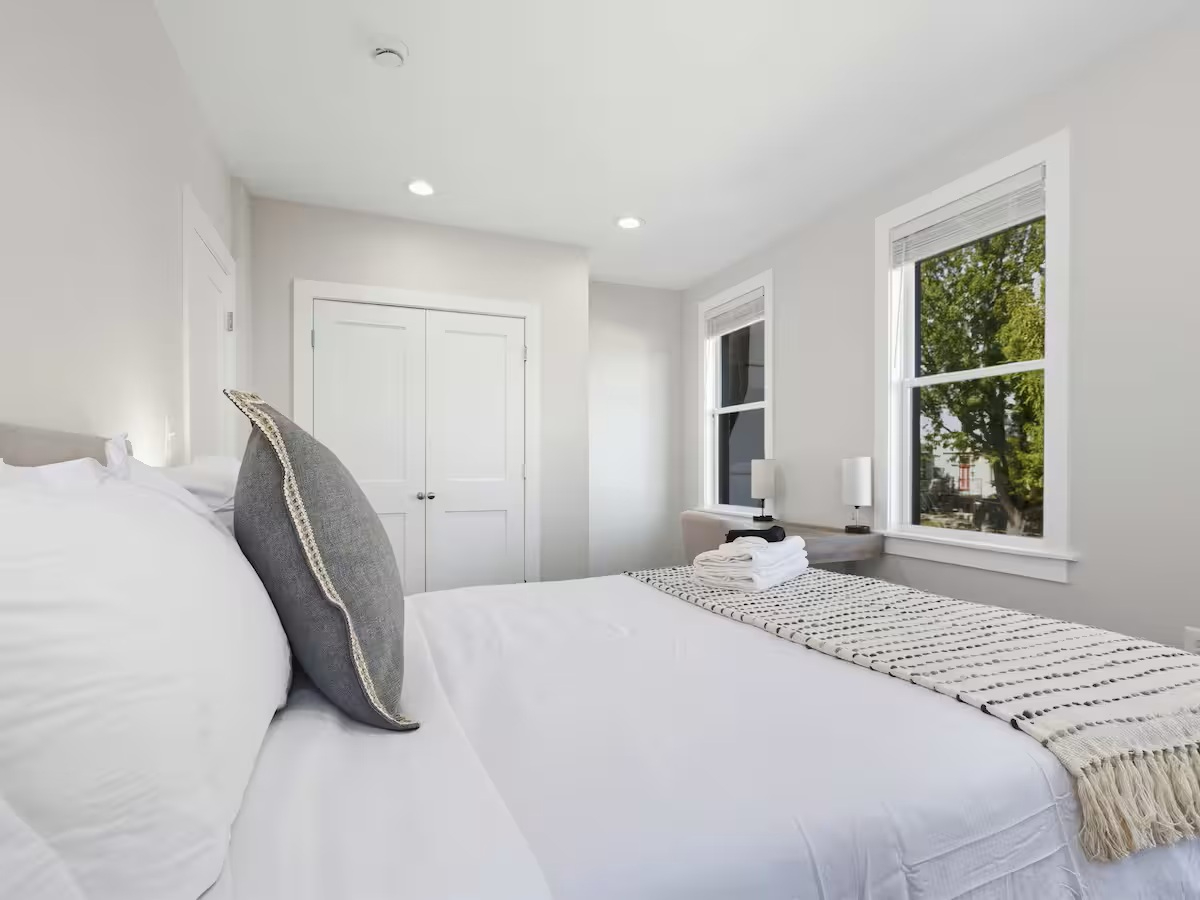 Fully Furnished Petworth-Area 2BR | Dedicated Workspace & Easy Commute - Photo 5